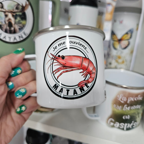 Tasses en métal émaillé