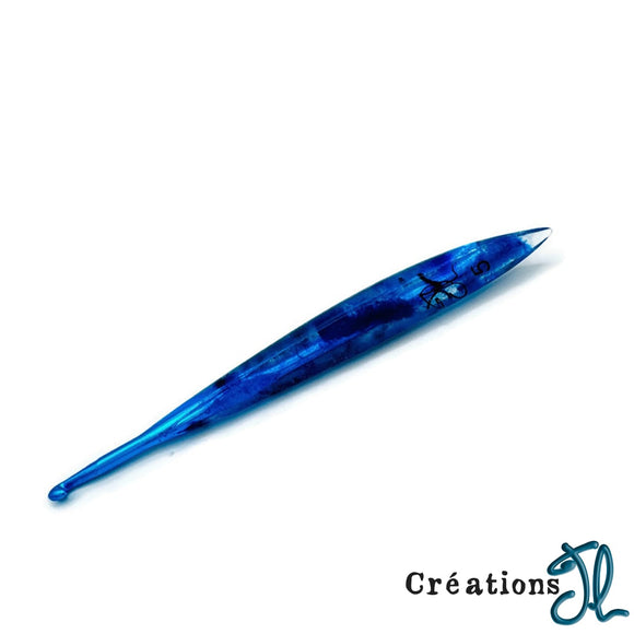 Crochet à laine 5 - Volutes bleues - par Créations JL