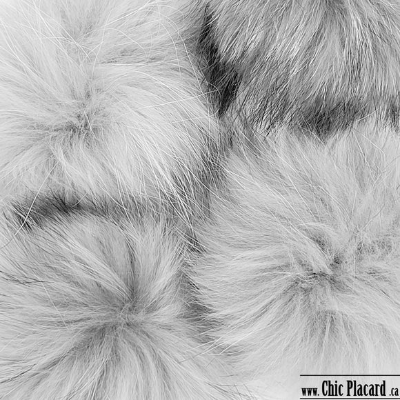 Pompon vraie fourrure GRIS PÂLE D18