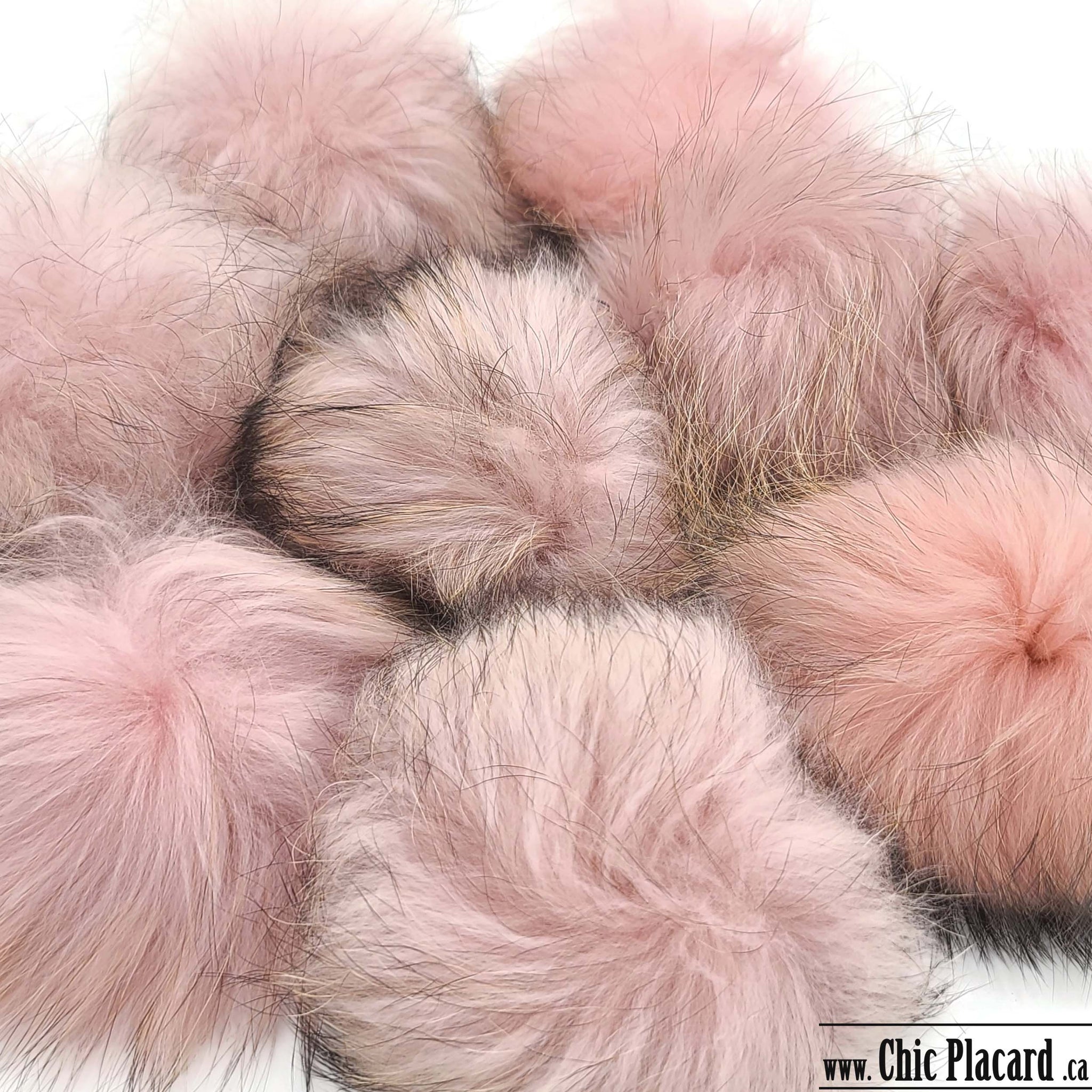 Pompons de fourrure Bleu ciel - Humana Lana