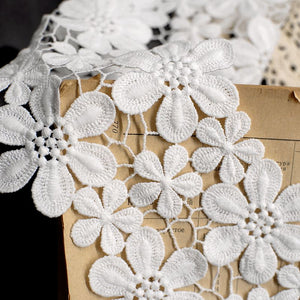 10 cm flower embroidery lace (at 1/2 m)